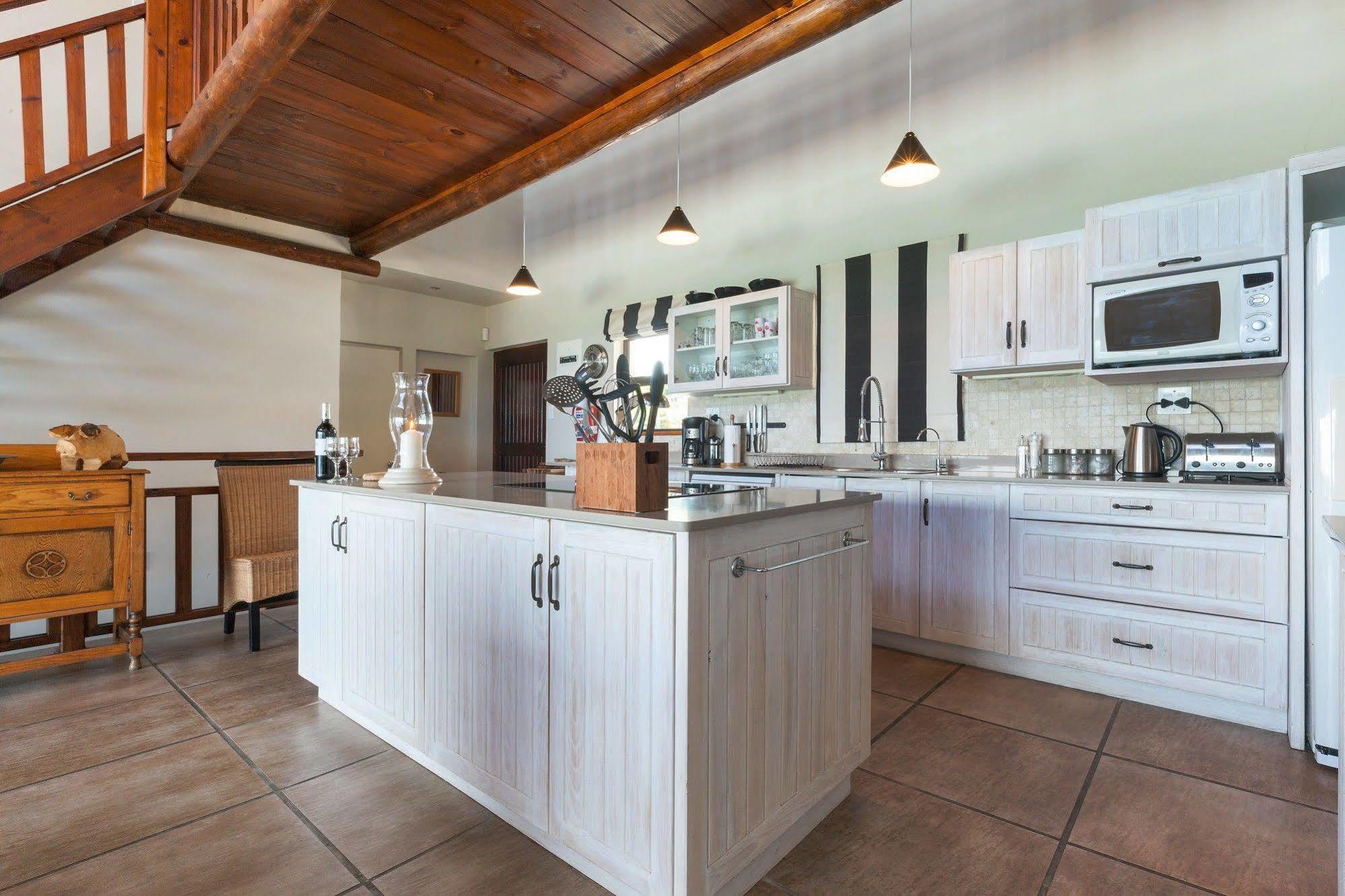 Whale Huys Luxury Oceanfront Eco Villa คานสบาย ภายนอก รูปภาพ