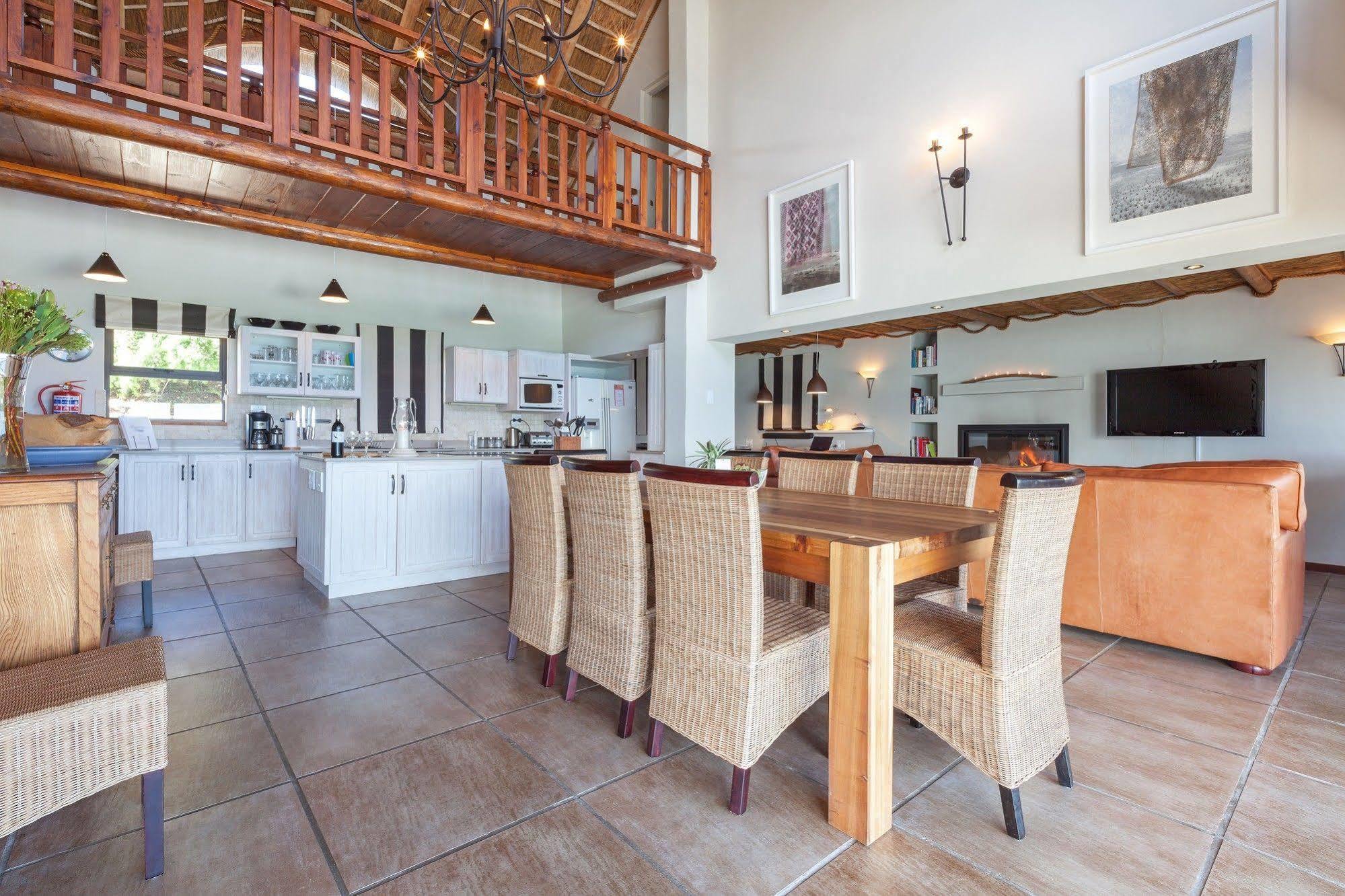 Whale Huys Luxury Oceanfront Eco Villa คานสบาย ภายนอก รูปภาพ